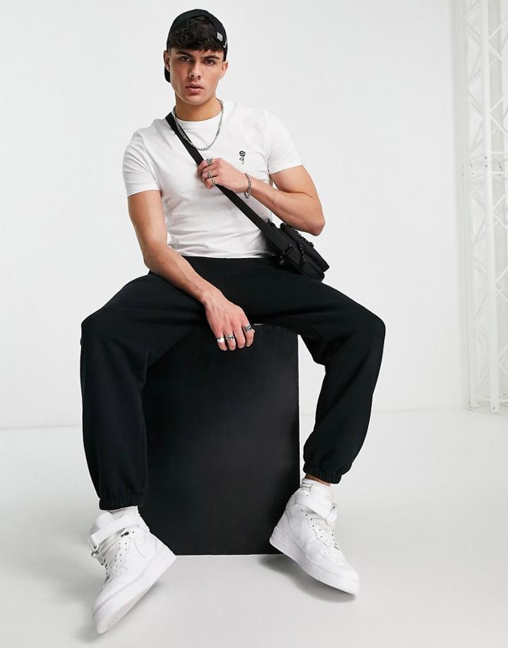 New Look Muscle Fit T-shirt With Rose Embroidery In White