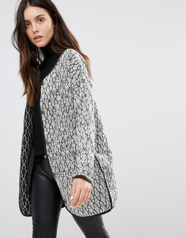 Minimum Moves Coat - White