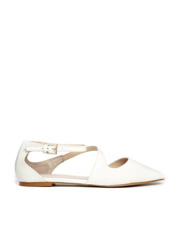 Aldo Flat Pointed White Asymmetric Flat Shoes