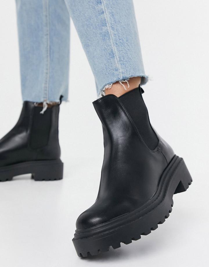 Stradivarius Pull On Chunky Chelsea Boots In Black