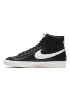 Nike Blazer Mid '77 Vntg Sneakers In Black/white