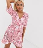 Prettylittlething Petite Exclusive Wrap Dress In Red Porcelain Print - Red