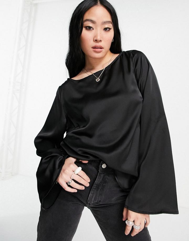 Vila Satin Boxy Top In Black