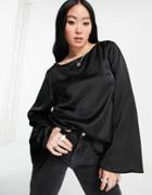 Vila Satin Boxy Top In Black
