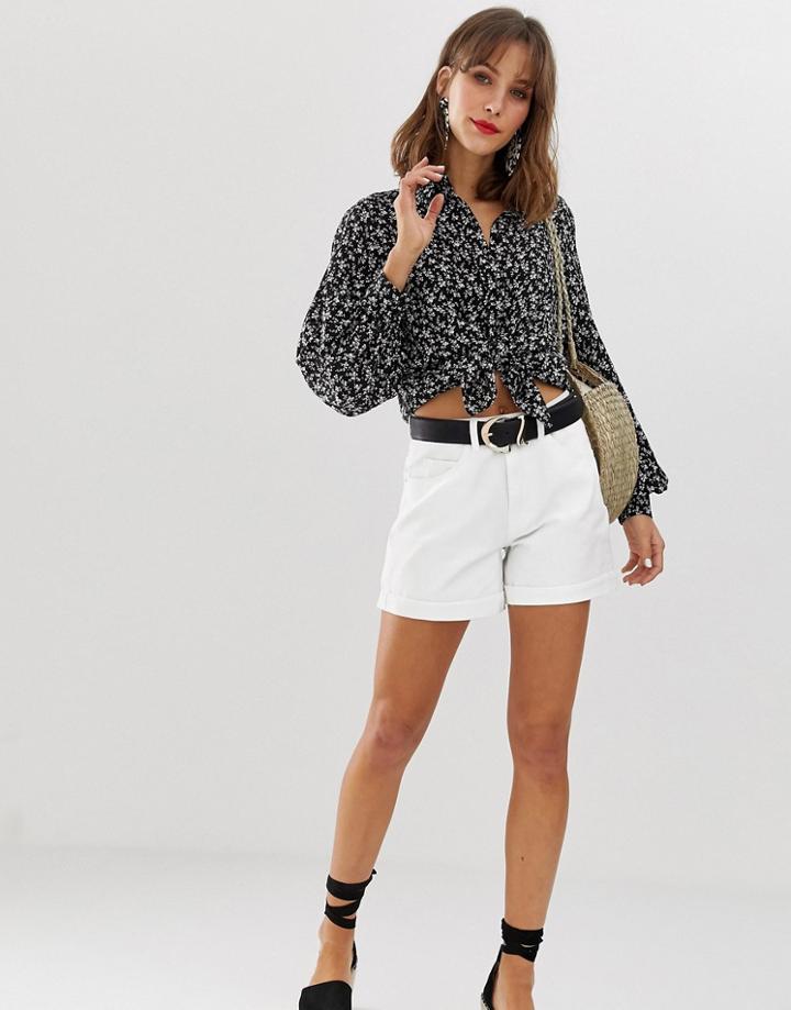 Vero Moda High Waist Mom Short In White - White