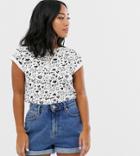 Brave Soul Petite Libby T Shirt In Love Print-white