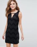 Lavand Sleeveless Shift Dress In Zig Zag Print - Black