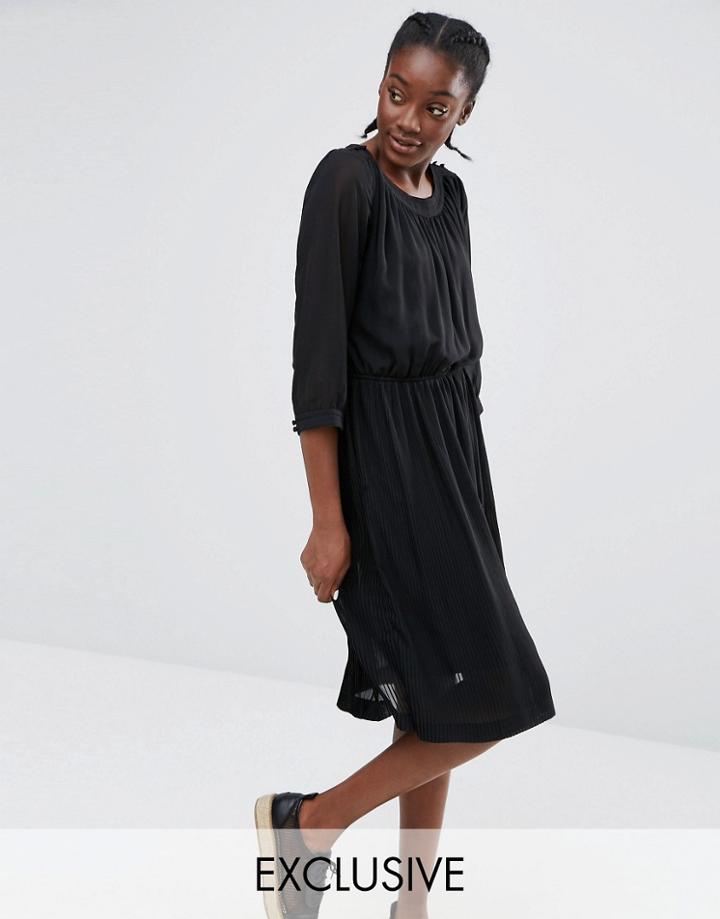 Monki Exclusive Pleat Detail Dress - Black