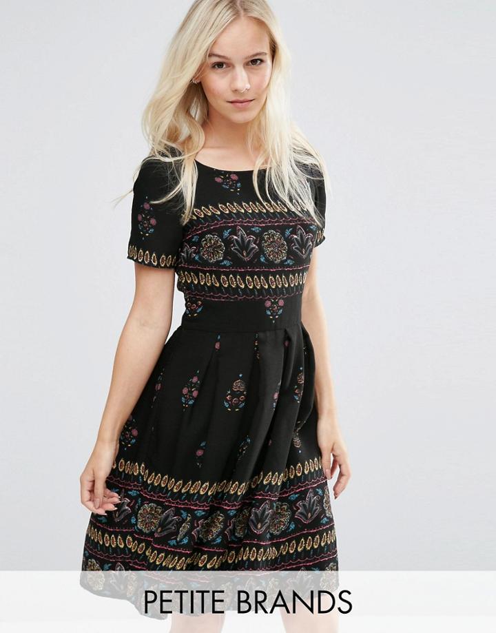 Yumi Petite Pleated Skater Dress In Border Print - Black