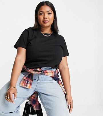 Cotton: On Curve T-shirt In Black