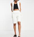 Pieces Tall Tailored City Shorts In Cream - Part Of A Set-white
