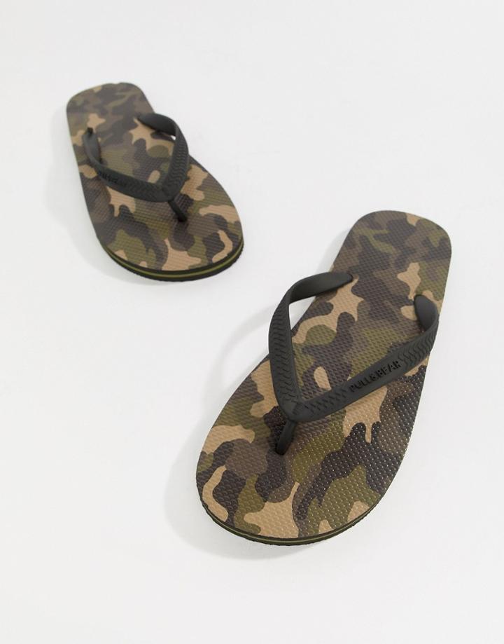 Pull & Bear Flip Flop In Camo - Green