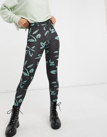 Heartbreak Printed Leggings In Black