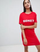 Prettylittlething Honey Slogan T-shirt Dress - Red