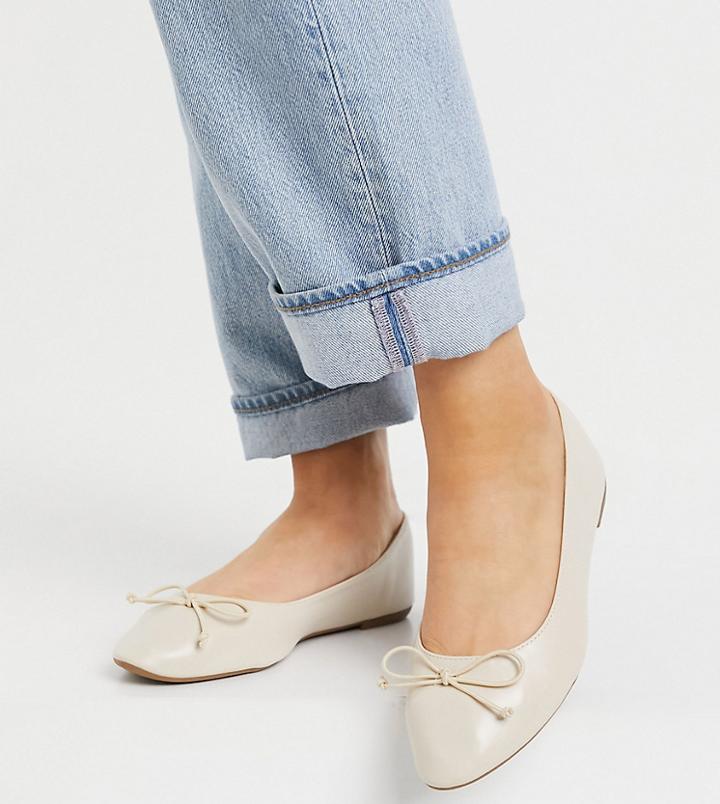 Truffle Collection Wide Fit Easy Ballet Flats In Beige-neutral