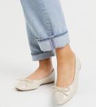 Truffle Collection Wide Fit Easy Ballet Flats In Beige-neutral