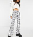 Topshop Petite 90s Snake Printed Jamie Flared Jeans-white