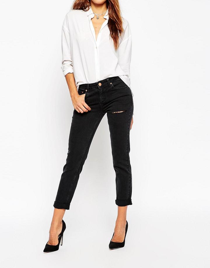 Asos Kimmi Shrunken Boyfriend Jeans In Washed Black With Thigh Rip - Black