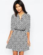Yumi Belted Dress With 3/4 Sleeves In Geo Print - White
