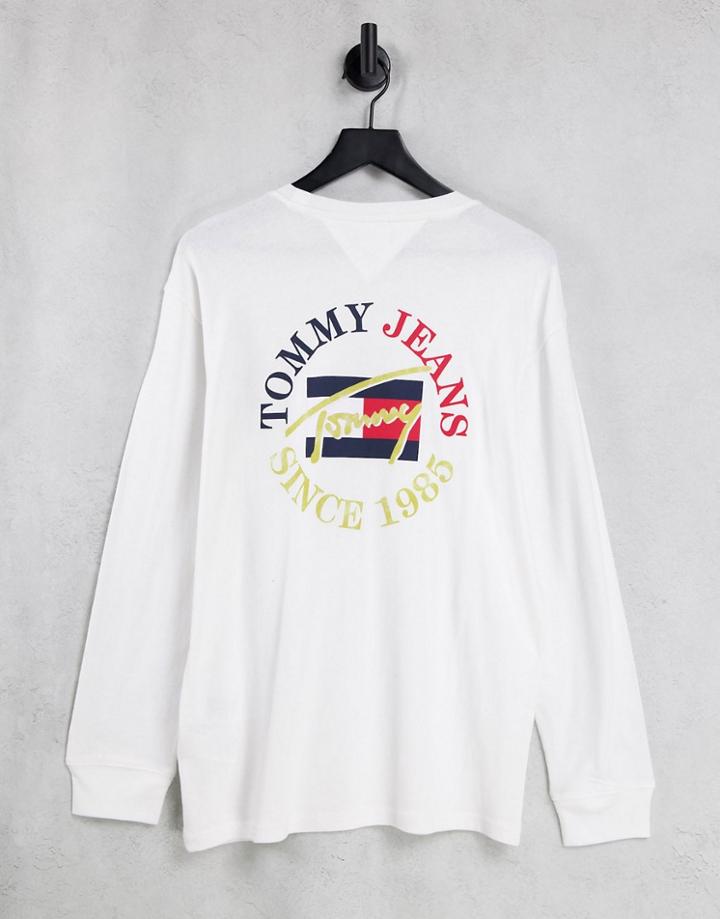 Tommy Jeans Vintage Round Back Logo Long Sleeve Top In White - White
