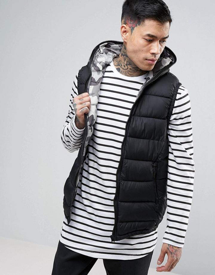 Bershka Puffer Vest In Black With Camo Hood - Black