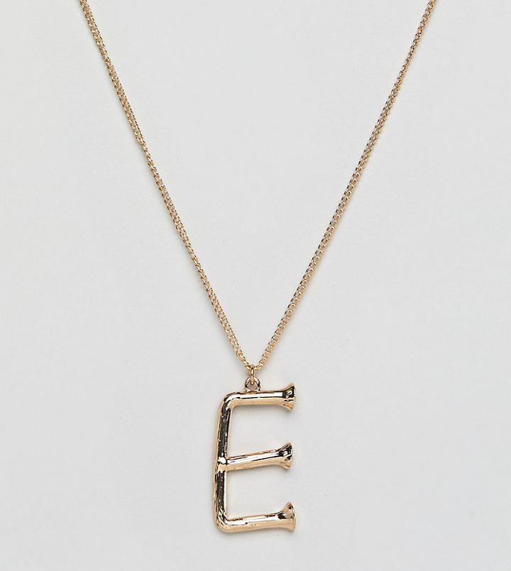 Designb London Gold E Initial Textured Pendant Necklace - Gold