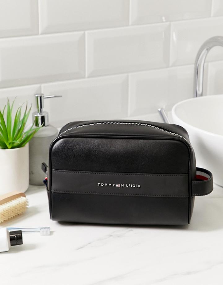 Tommy Hilfiger City Toiletry Bag In Black - Black