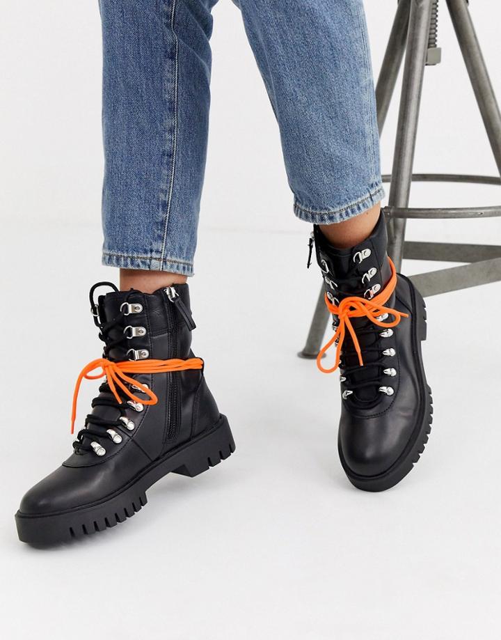 Pull & Bear Ski Hook Detail Front Hiker Boots In Black