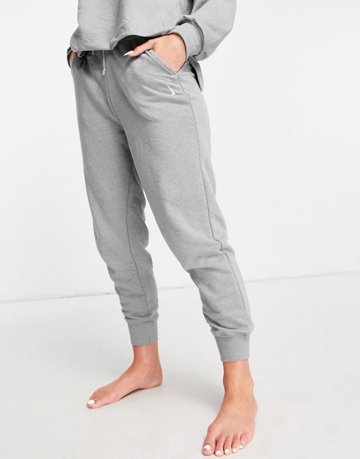 Nike Yoga Loose Fit Cuffed 7/8 Sweatpants In Gray Heather-grey