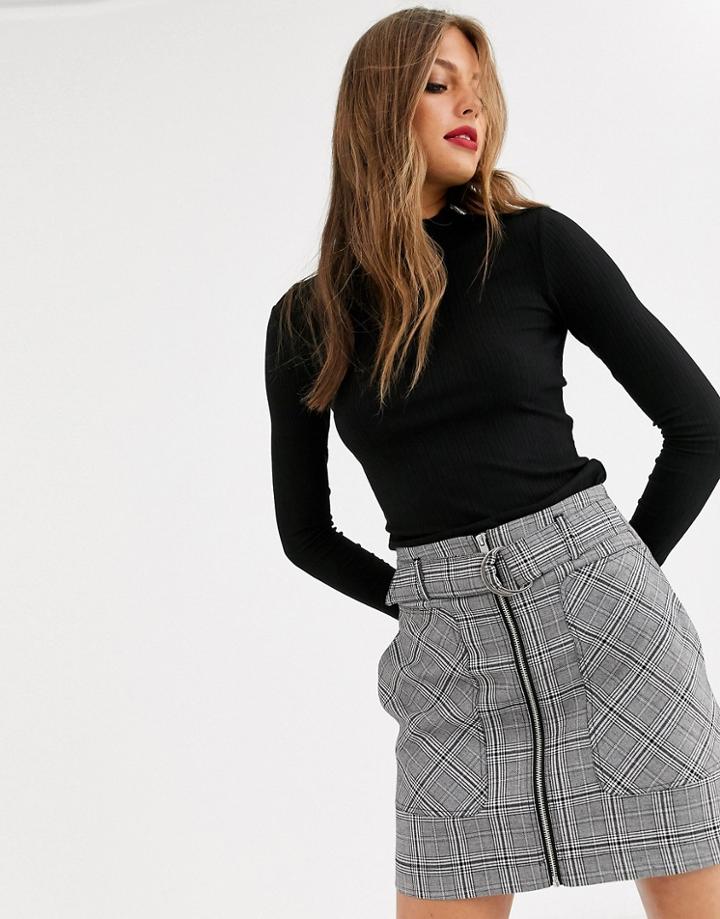 Stradivarius Ribbed Top With Lettuce Edge In Black - Black