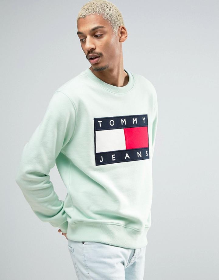 Tommy Jeans 90s Crew Sweatshirt M7 Front Logo In Light Green - Green