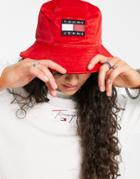 Tommy Jeans Heritage Logo Bucket Hat In Red