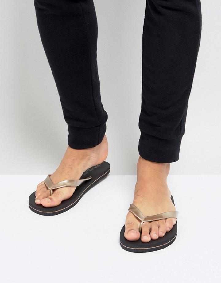 Brave Soul Metallic Flip Flops In Gold - Gold