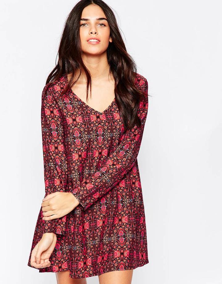 Influence V Neck Shift Dress In Tapestry Print - Maroon