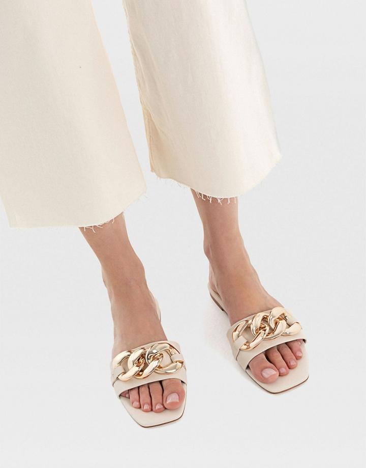 Stradivarius Flat Sandal With Chunky Chain Detail In Cream-white