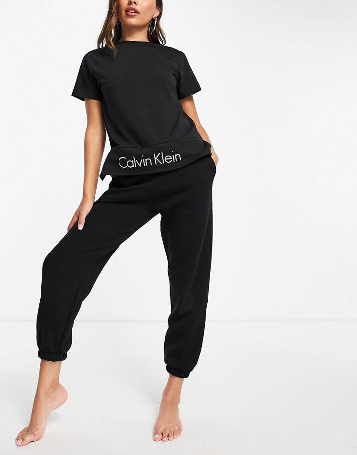 Calvin Klein Eco Cotton Logo Detail T-shirt In Black