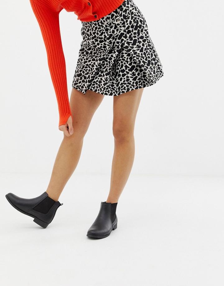 Boohoo Wide Foot Flat Heel Chelsea Boot In Black - Black