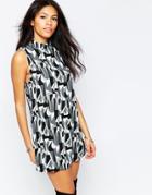 Motel Pearl Dress In Geo Print - Black White