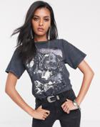 Sacred Hawk Overesized Distressed T-shirt With Wild Wolves Graphic-black