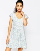 Motel Julia Dress In Paisley Print - Blue Paisley