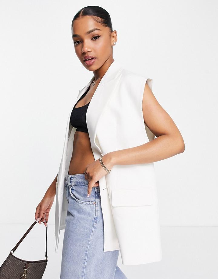 Urban Revivo Sleeveless Tailored Blazer In White