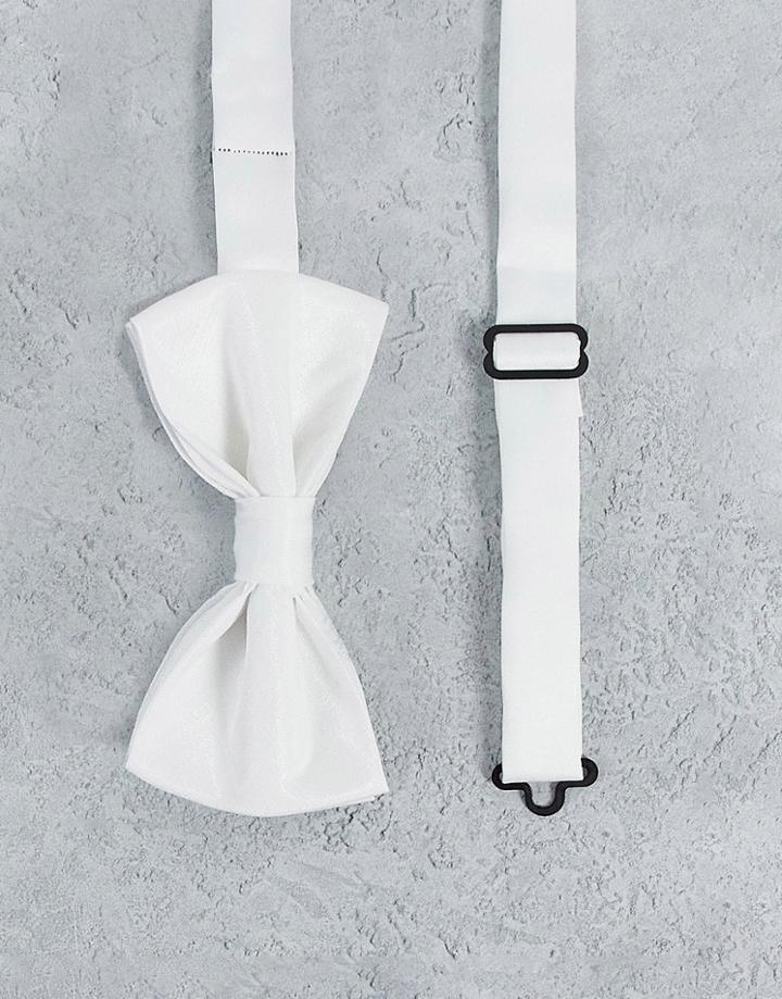 Devils Advocate Bow Tie In Cream-white