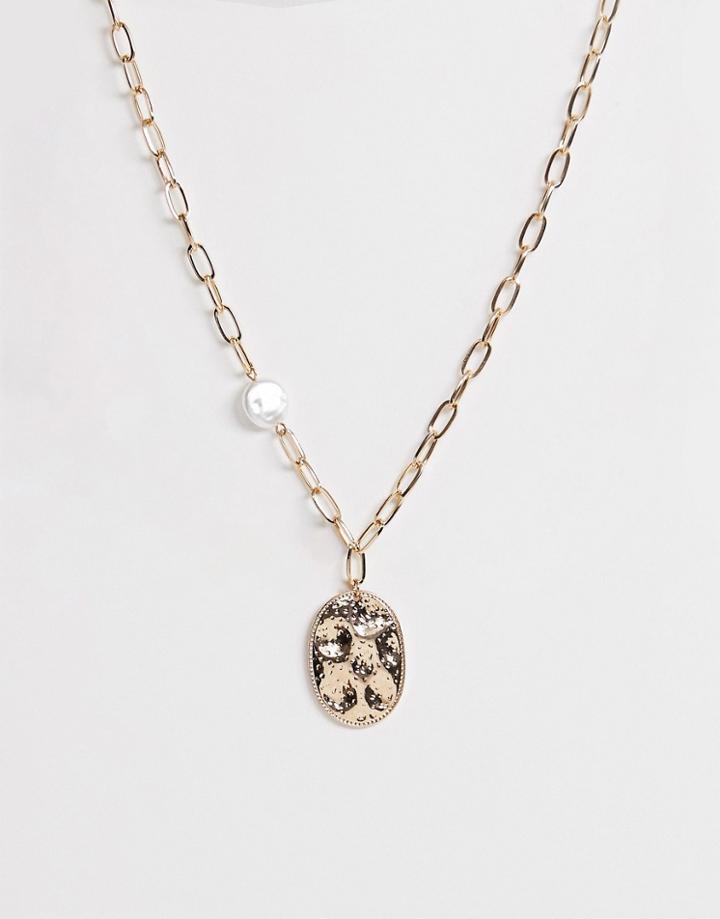 Asos Design Necklace With Faux Freshwater Pearl And Worn Coin Pendant In Gold Tone - Gold