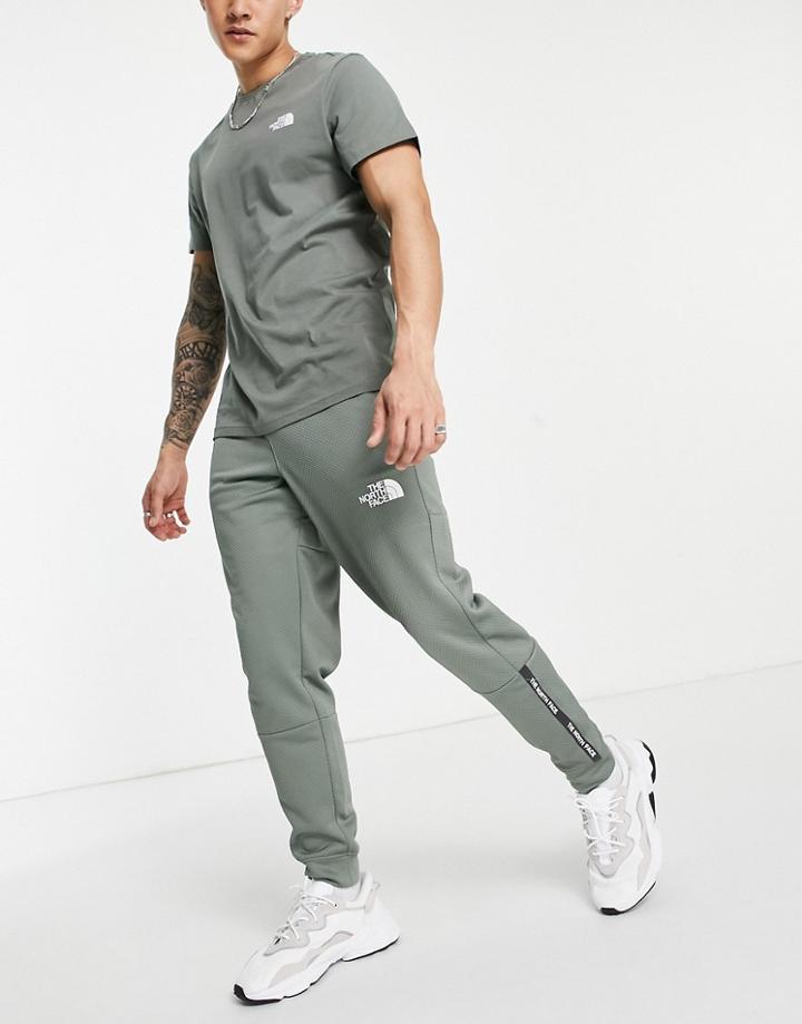 The North Face Mountain Athletic Sweatpants In Green