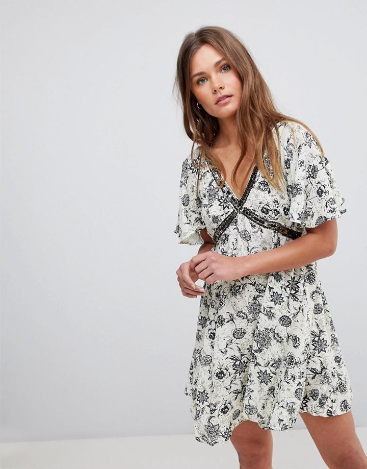 En Creme V-neck Dress With Front Beading - Gray