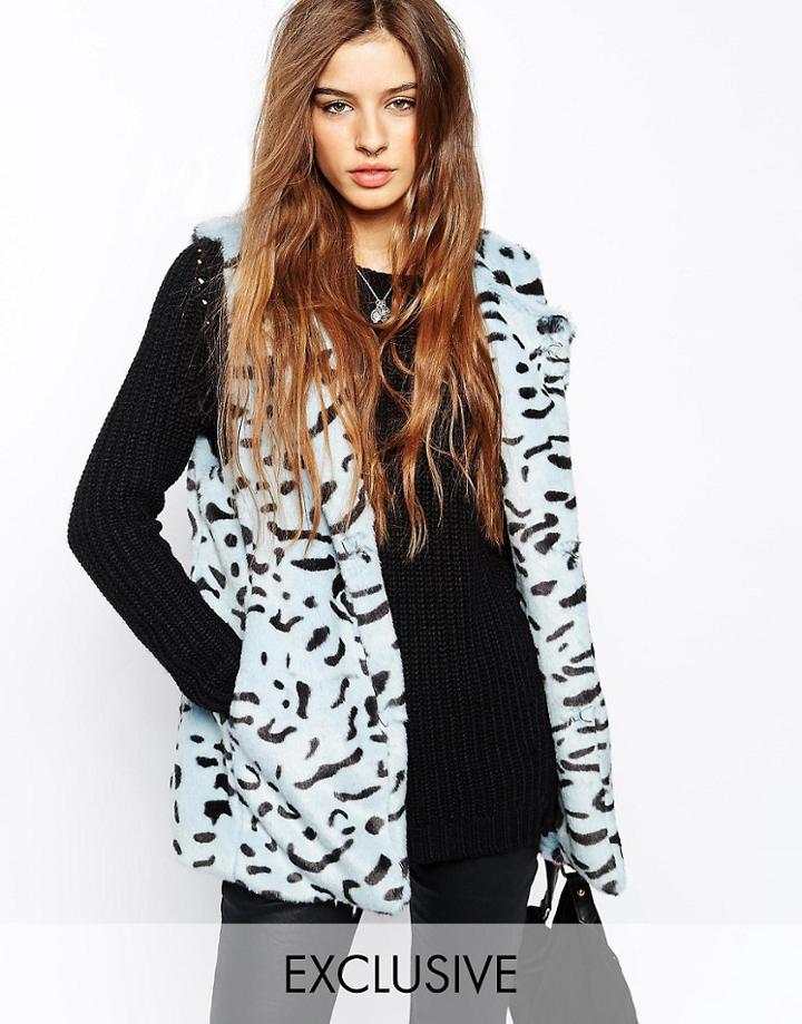 Story Of Lola Faux Fur Vest In Novelty Leopard Print - Blue