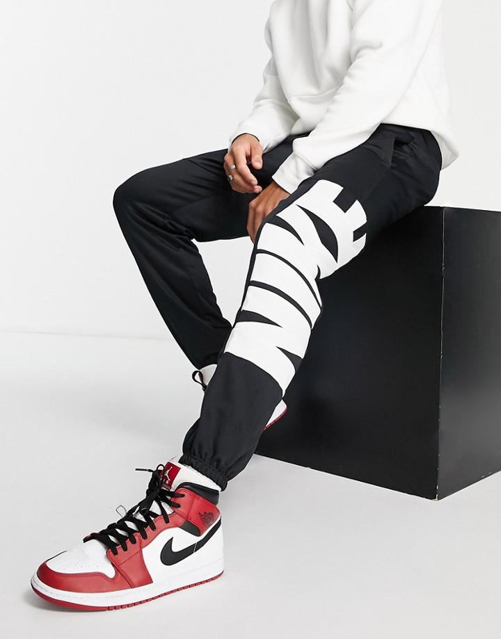 Nike Basketball Starting Five Logo Cuffed Sweatpants In Black