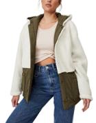Cotton: On Recycled Cabin Fleece Explorer Jacket In Sage Green - Lgreen