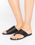 Missguided Toe Cuff Flat Sandals - Black