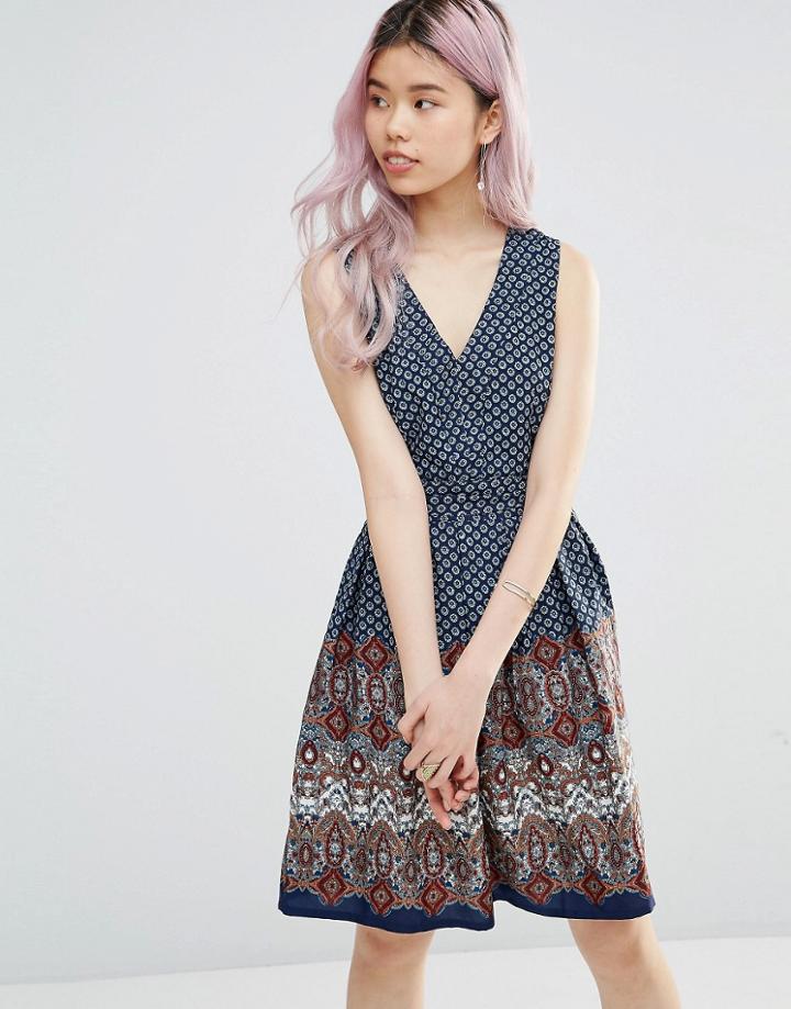 Yumi Belted Skater Dress In Border Print - Navy
